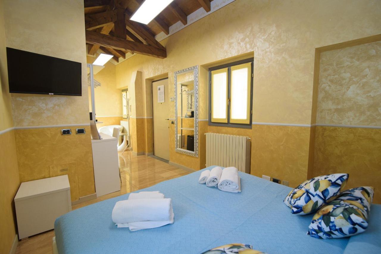 S Onofrio Apartment Rho